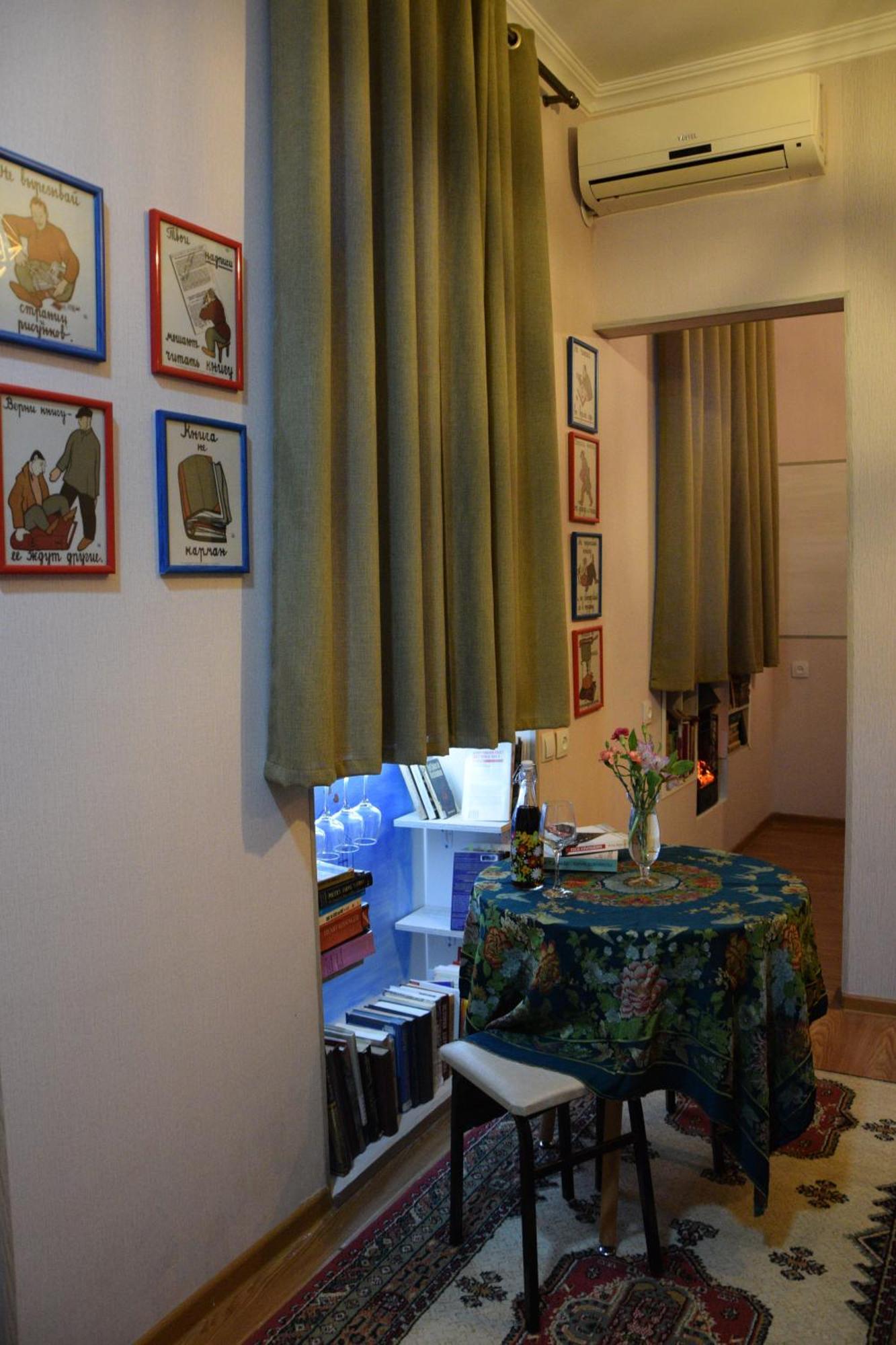 Librarians' Flat Appartement Tbilisi Buitenkant foto